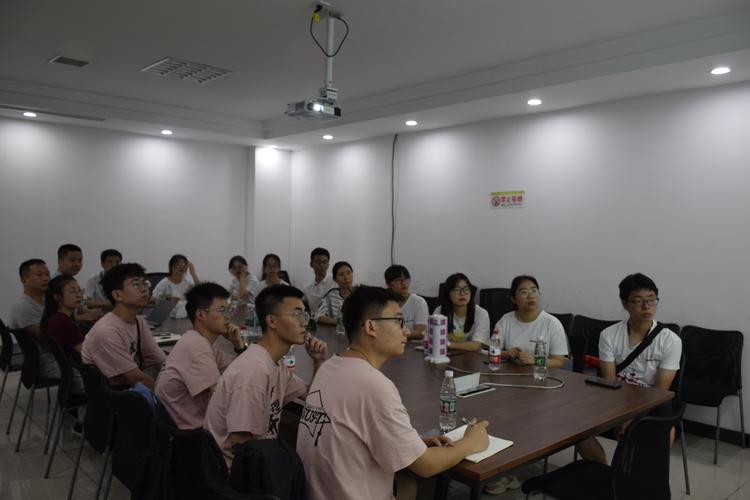 高爾夫球桿球頭形狀如何調(diào)整發(fā)球軌跡